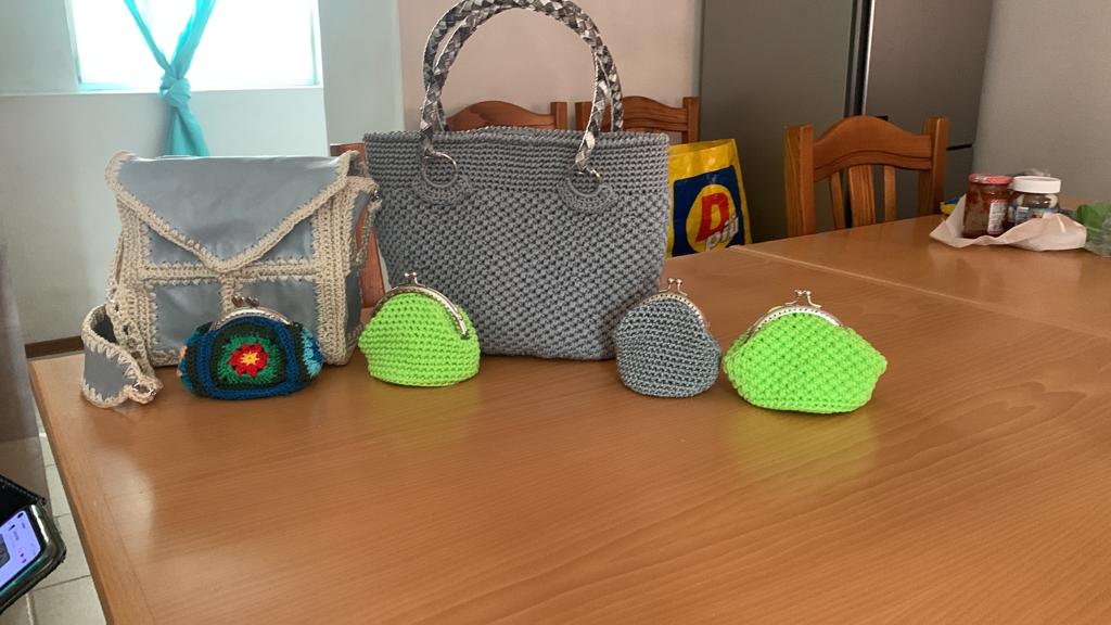 Corso di realizzazione borse con le persone locali